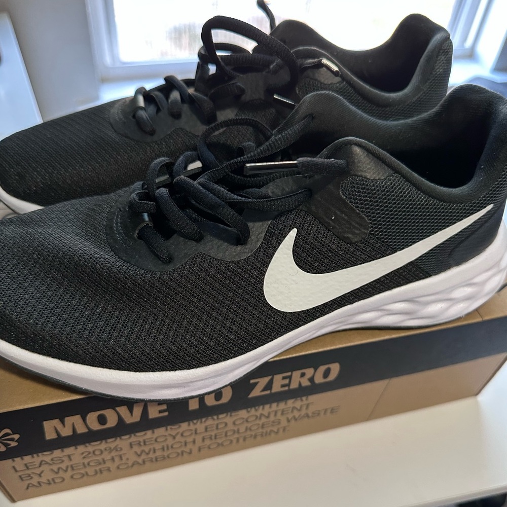 Nike Black and White Sneakers with Breathable Mesh
